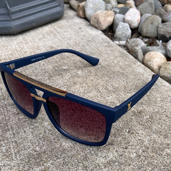 Louis Vuitton Navy Sunglasses with Burgundy Lenses - Picture 1 of 7
